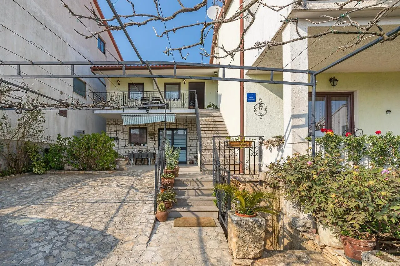 Apartments Junek Ровинь