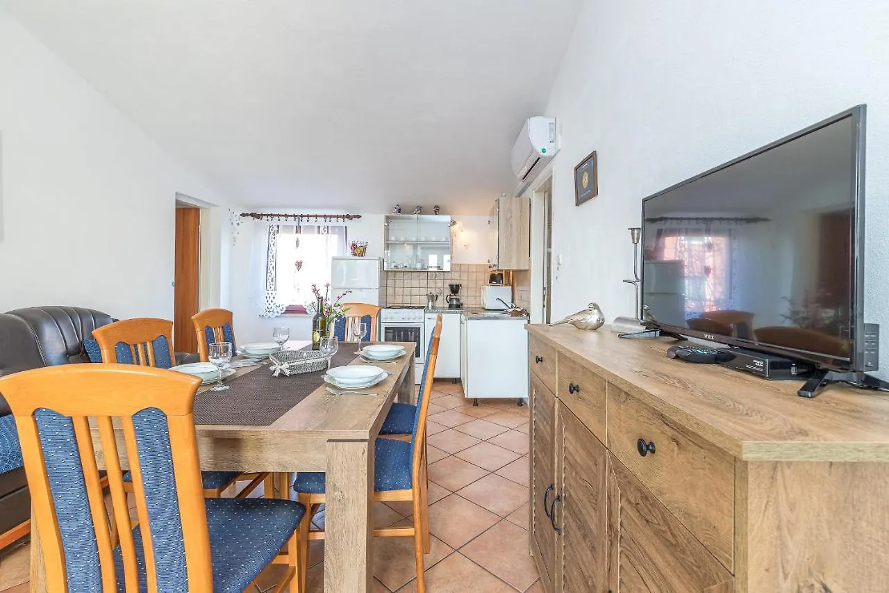 Apartments Junek Ровинь 0*,