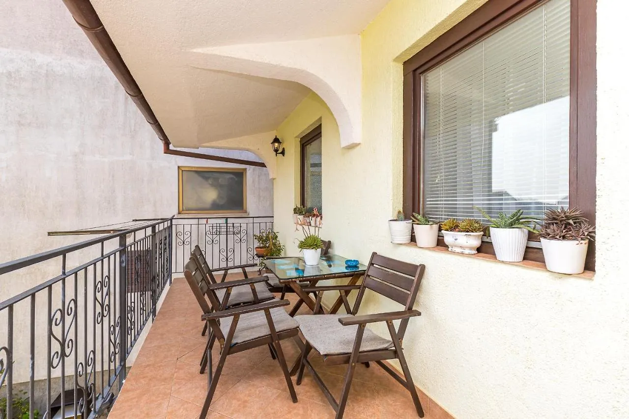 Apartments Junek Ровинь