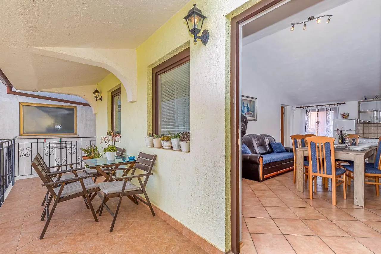 Apartments Junek Ровинь
